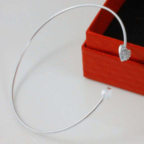 Jewelry - 💓 Silver Plated Heart Bangle 💓